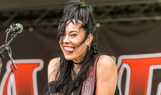 Ex-Evanescence Guitarist Explains Why She Quit The Music Industry