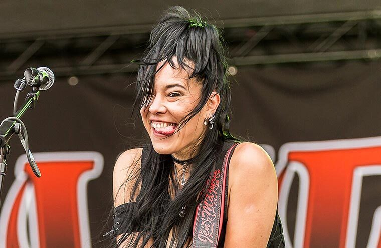 Ex-Evanescence Guitarist Explains Why She Quit The Music Industry