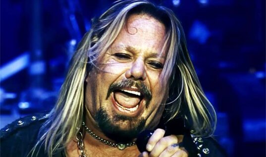 Vince Neil Falls For AI-Generated Thirst Trap