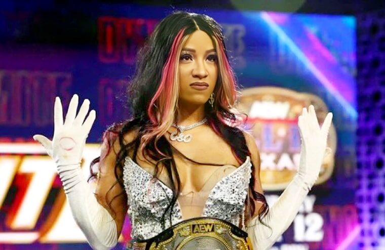 Fans Think Popular Luchador Just Went Instagram Official With Mercedes Moné