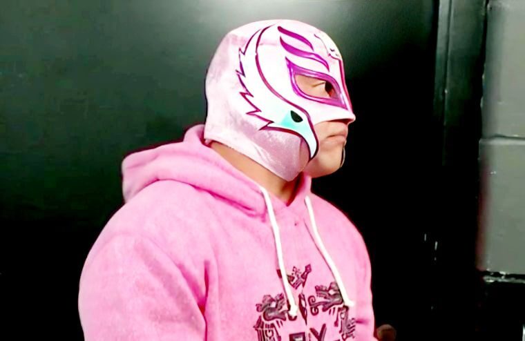 Rey Mysterio’s Daughter Shares Rare Unmasked Photograph Of Her Glasses-Wearing Father