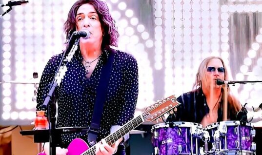 KISS Returns To Live Stage & Pays Tribute To Ace Frehley