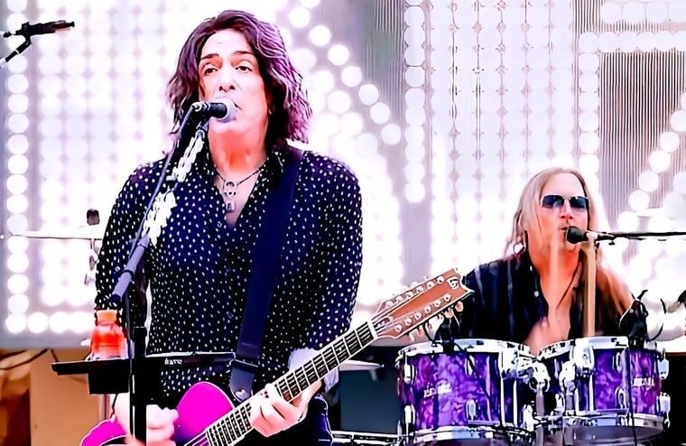 KISS Returns To Live Stage & Pays Tribute To Ace Frehley