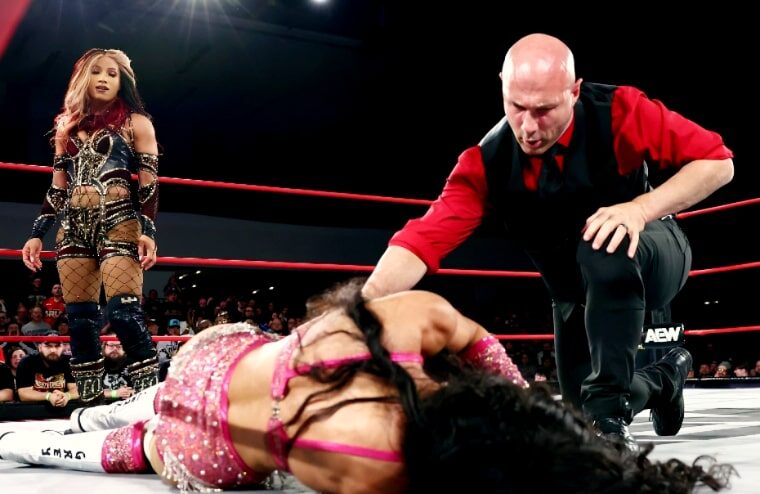 AEW Wrestler Powers Through Torn ACL To Win Bodybuilding Title