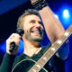 Nickelback’s Chad Kroeger Goes Viral For Drunken Rendition of “Rockstar”