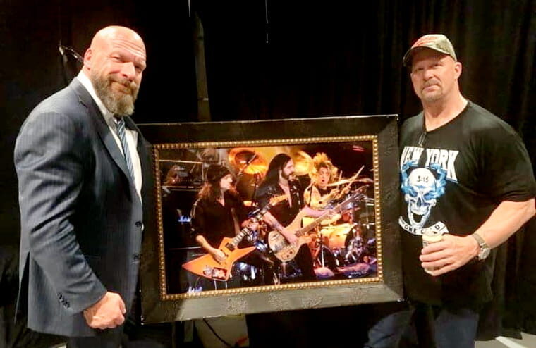 How Wrestling & Rock Fans Keep Up With The Latest News Online