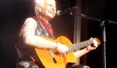 David Lee Roth Gives Heartbreaking On Stage Tribute To EVH
