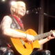 David Lee Roth Gives Heartbreaking On Stage Tribute To EVH