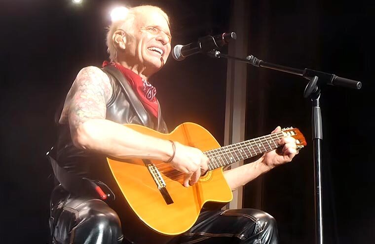 David Lee Roth Gives Heartbreaking On Stage Tribute To EVH