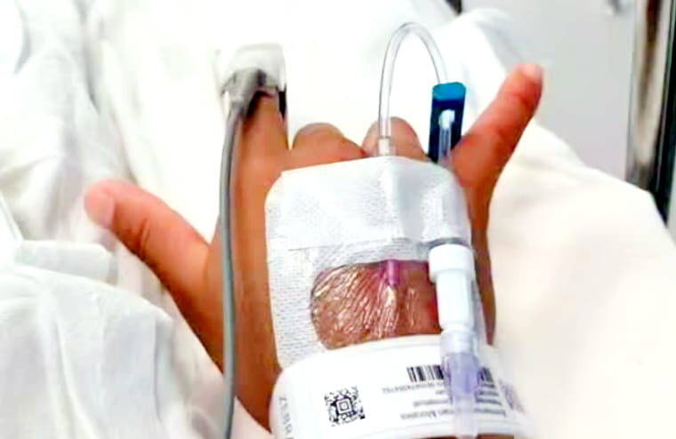 Popular Luchador Remains Positive Despite Knee Surgery